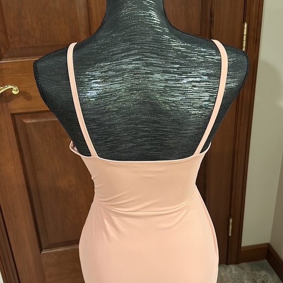 V neck, Hi-Lo long dress - Picture 3 of 7